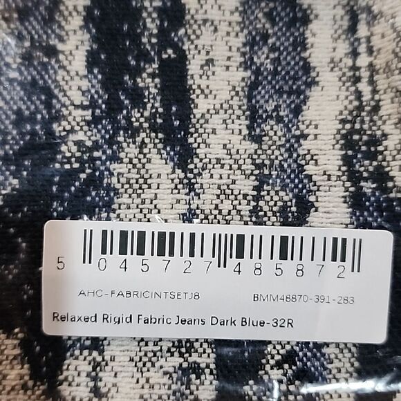 2269 NWT BOOHOO MAN RELAXED RIGID FABRIC JEANS Size 32 - Picture 7 of 7